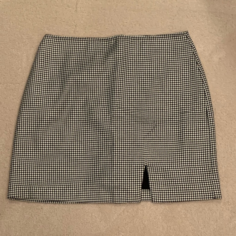 Forever 21 Woven Micro Houndstooth Mini Skirt
